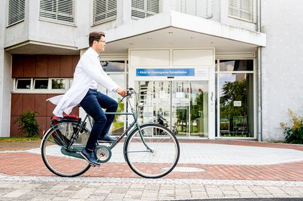 Dr. Dauelsberg auf dem Fahrrad