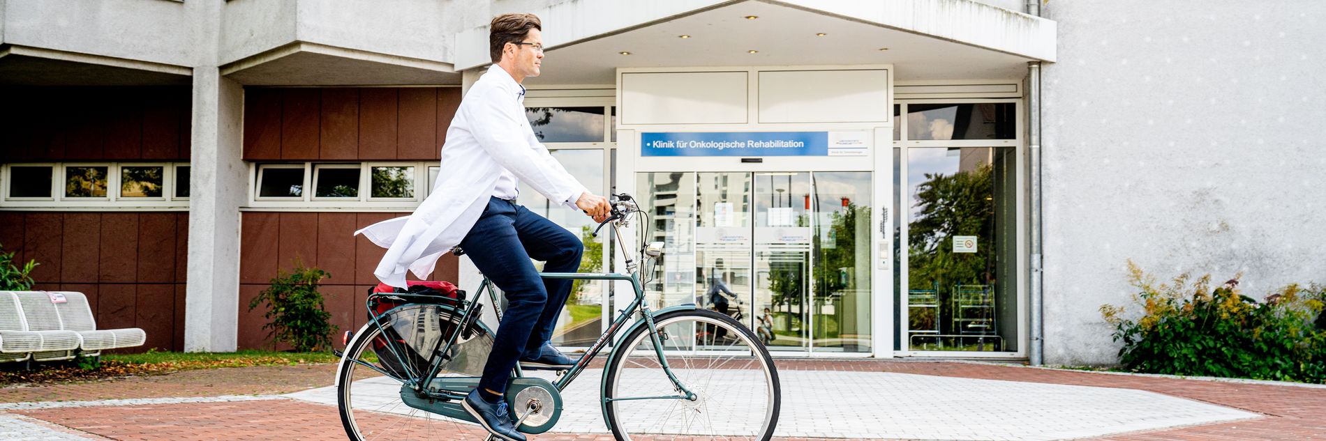 Dr. Dauelsberg auf dem Fahrrad